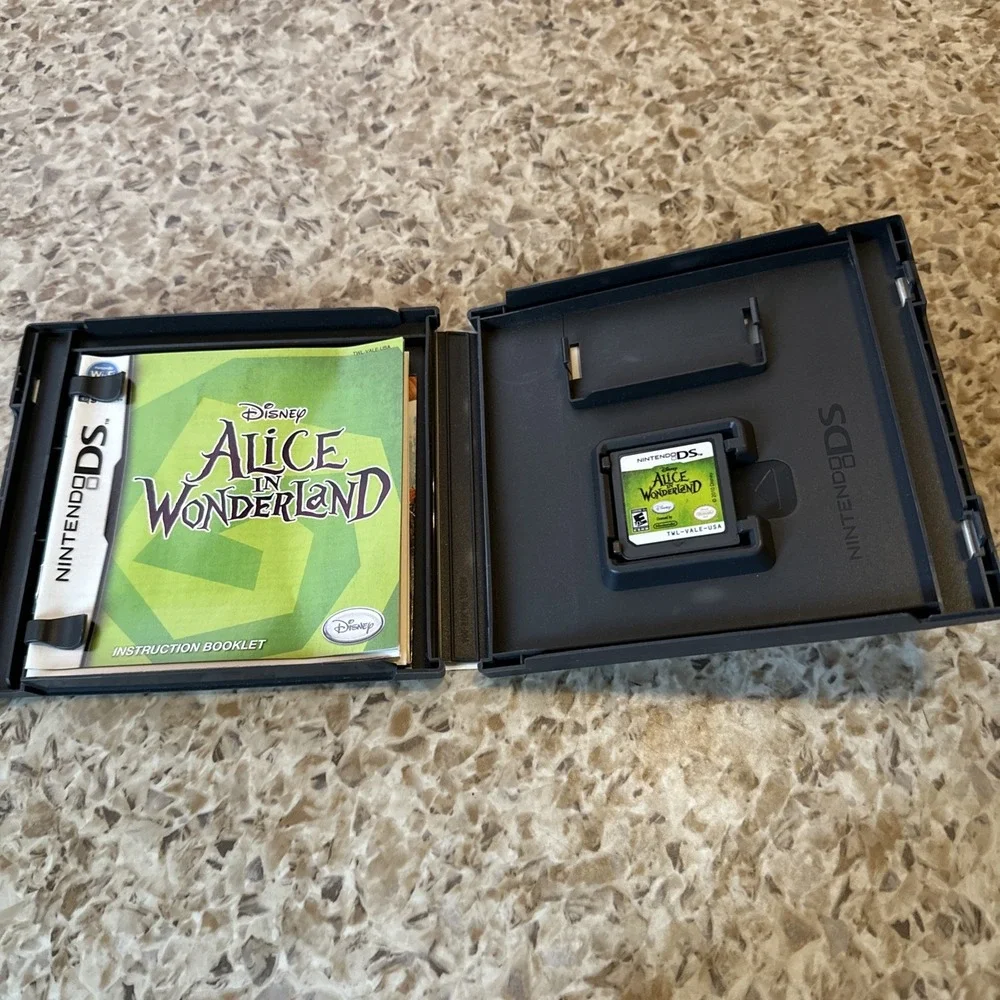 Alice in Wonderland Nintendo DS 2010 Complete CIB w/ Poster Not Tested